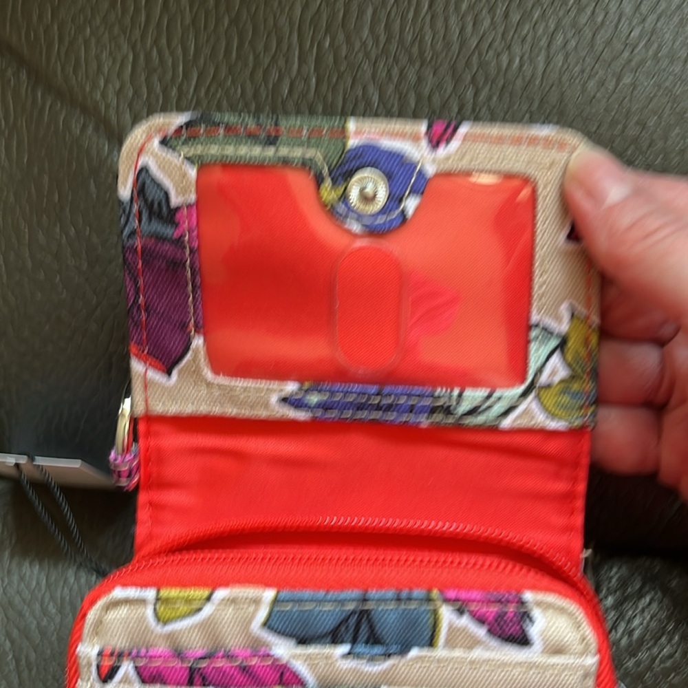 Vera Bradley lighten up RFID Floral Canvas card case - Picture 6 of 6